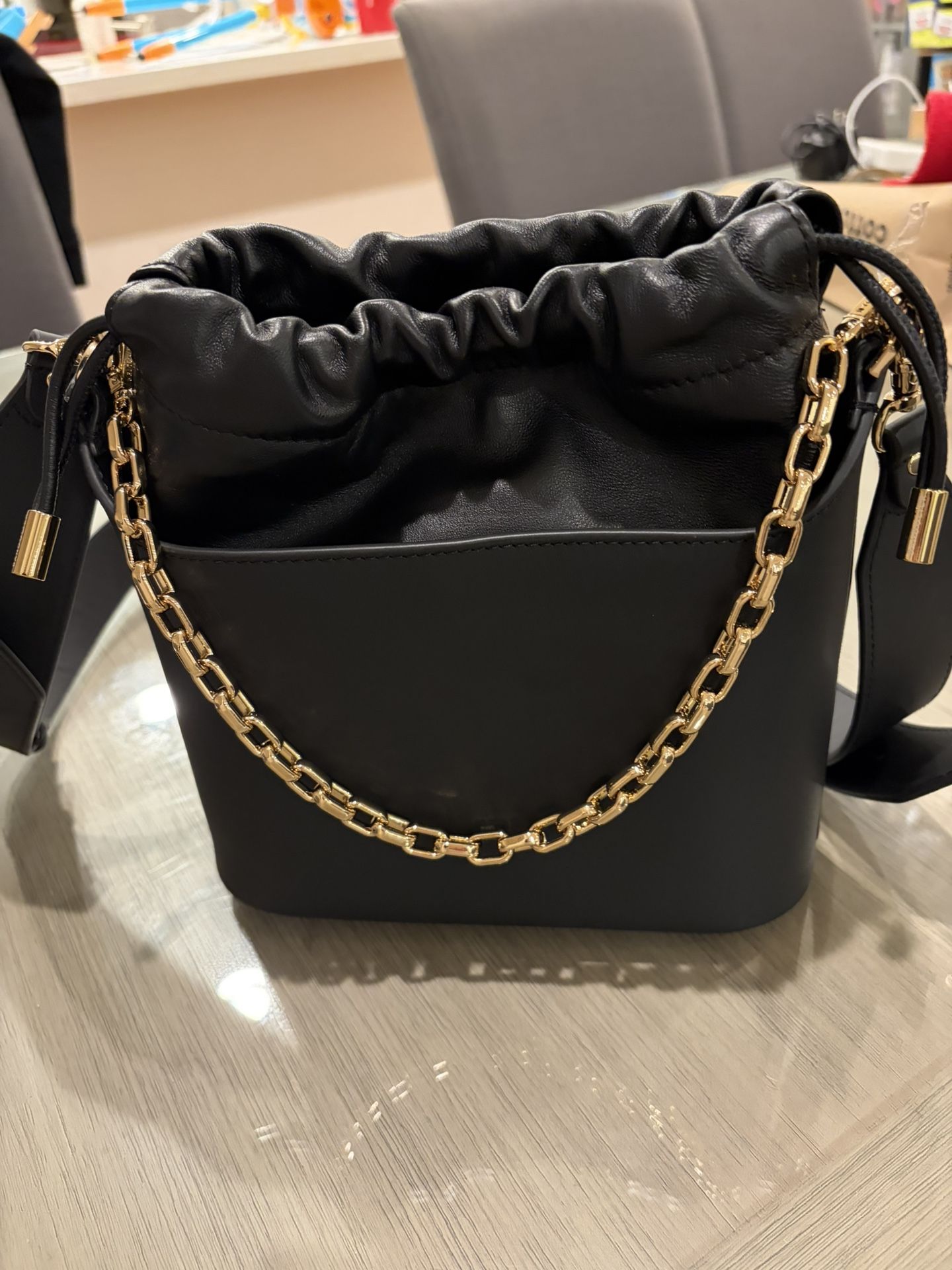 Bandolier Celeste drawstring black/gold bag