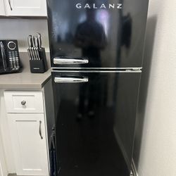 Galanz 7.6 CU Fridge Great Condition 