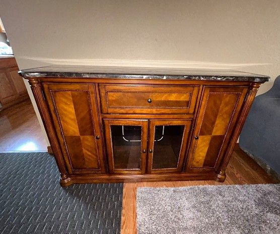 Beautiful Furniture Like New. 60"L 36"H 19"D