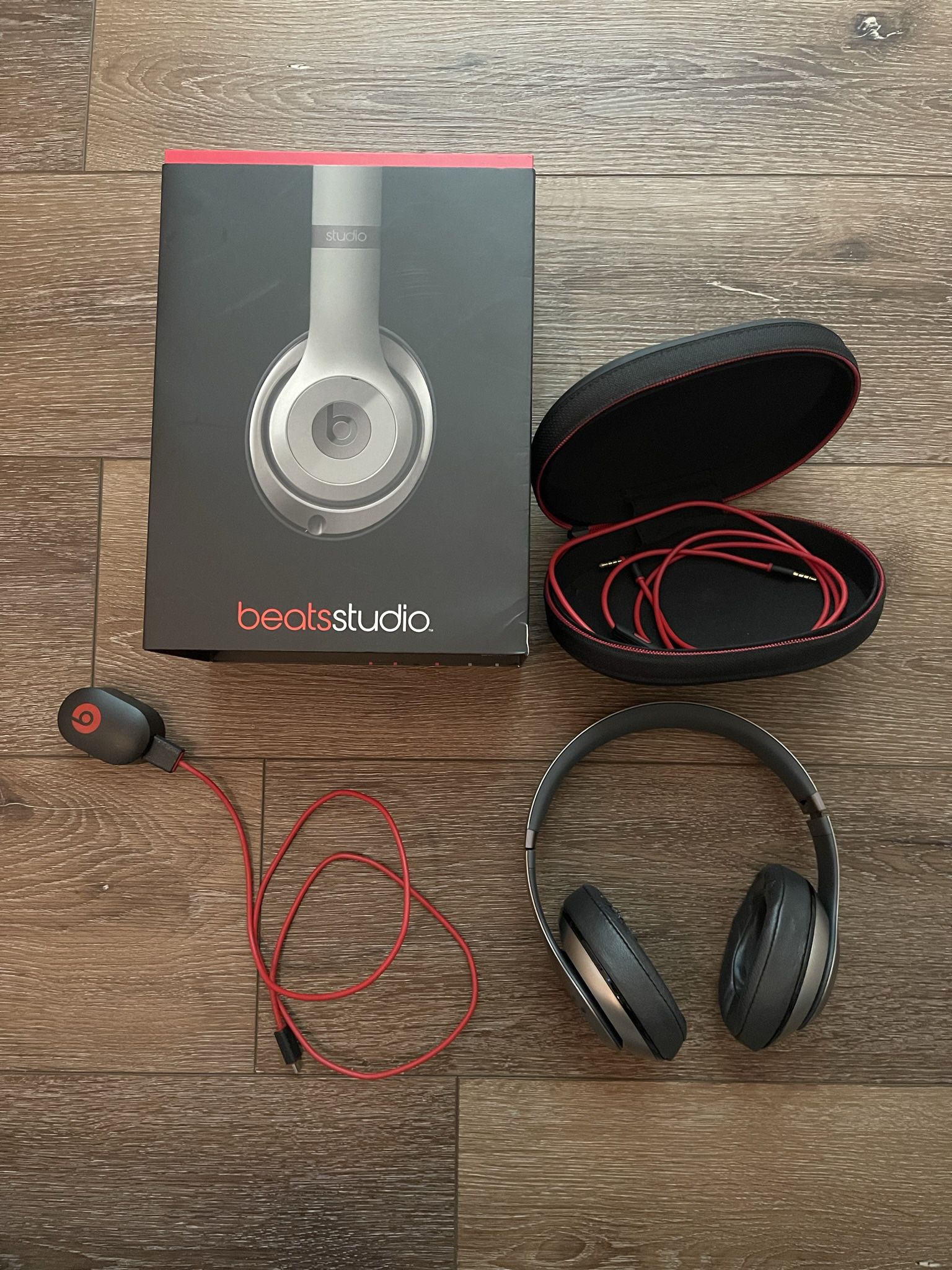 Beats Studio 2 Wired Noise Cancellation Headphones Silver 