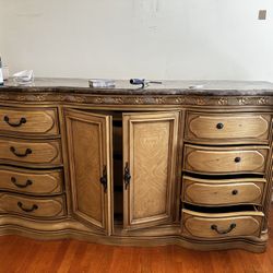Michael Amino Luxury Bedroom Set