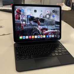 iPad Air 5 And Apple Magic Keyboard 