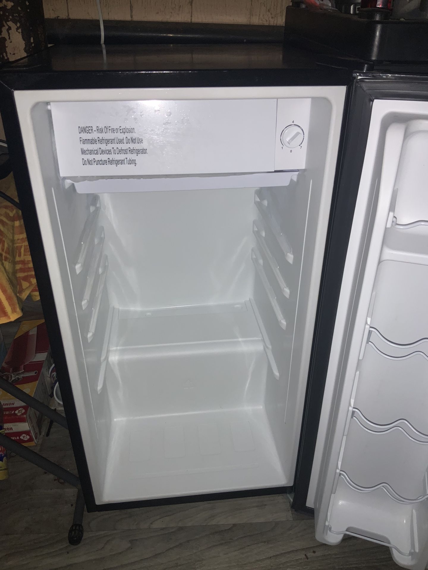 Galanz Mini Fridge 