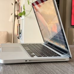 2011 Apple MacBook Pro 13.9" Intel Core i5 4gb Ram 250gb HD  Working Great,  High Sierra OS And  Ms Office And Charger 