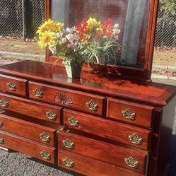 Modern Solid Wood Long Dresser With Big Drawers, Big Mirror. Drawers Sliding Smoothly. Delivery Available. Se Habla Español 