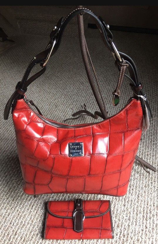 DOONEY & BOURKE CROC EMBOSSED LEATHER SHOULDER BAG & MATCHING WALLET