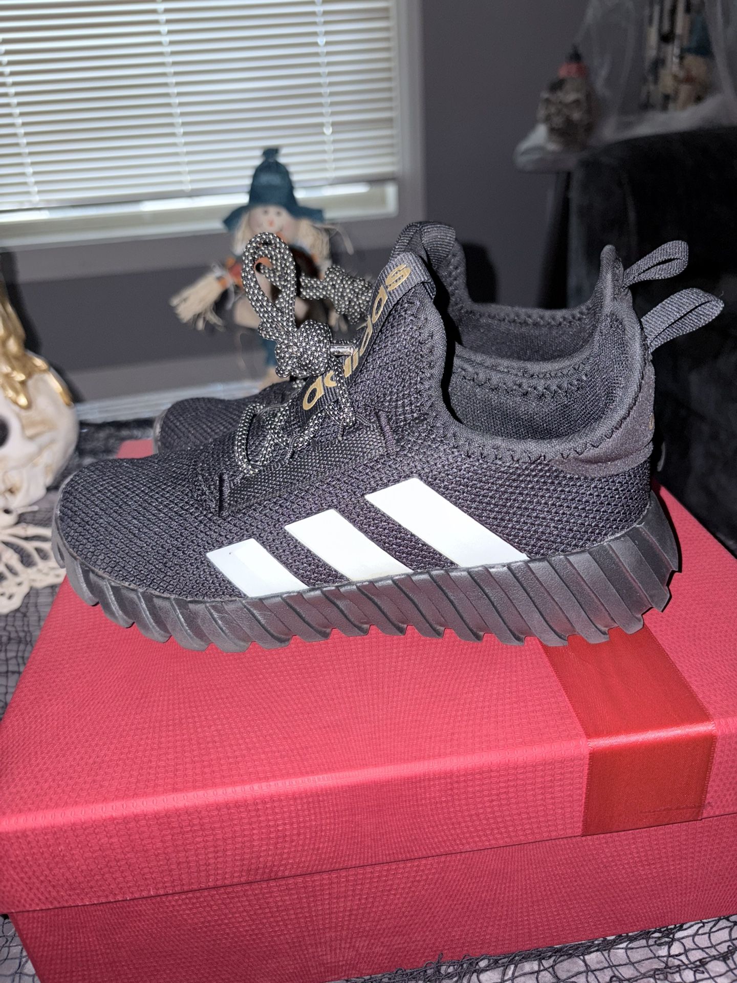 Kids Adidas Size 2.5
