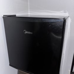 Midea 1.7-cu ft Mini Fridge