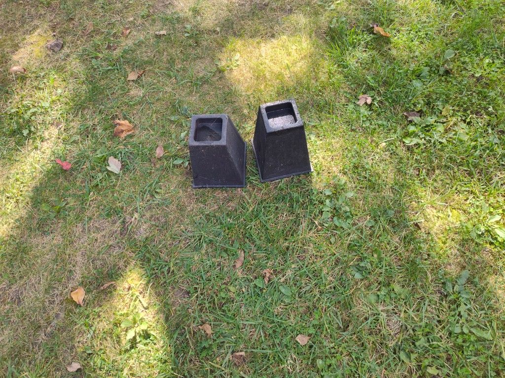 2 Black Bed Risers