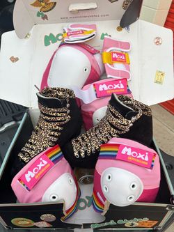 Moxi Roller Skates with Killer Pads Set