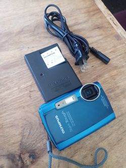 OLYMPUS STYLUS TOUGH DIGITAL CAMERA 3.0" LCD 3.6X WIDE OPTICAL ZOOM 12.0 MEGAPIXELES TESTED WORKING GREAT