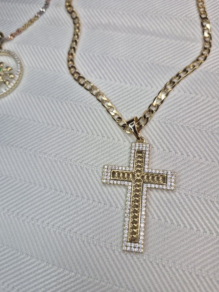 Beautiful Cross Charm With Chain 35$ 14K Gold Laminated Hypoallergenic Waterproof Non Tarnish Exelent Quality