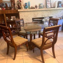 Round Dinning Table With 4 Dinning Chairs 
