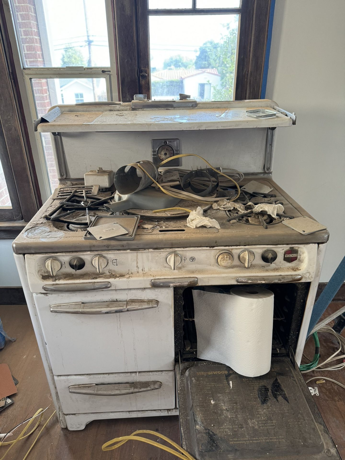 FREE Vintage Stove & 2 Windows AC 