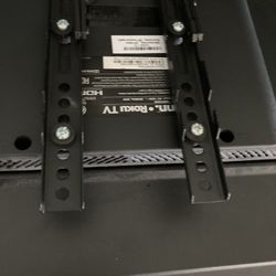 32” Onn Smart tv With Brackets To Hang Up 