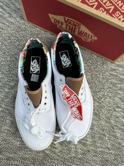Vans Women’s 9 Shoes With Leather Tongue
