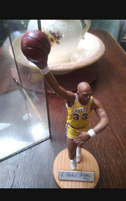 Kareem adbul Jabbar Statue