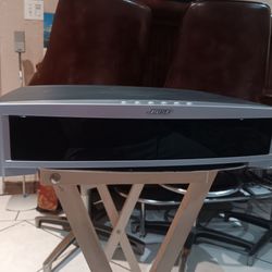 BOSE. MODEL AV 3-2-1.  III MEDIS CENTER CD-DVD PLAYER