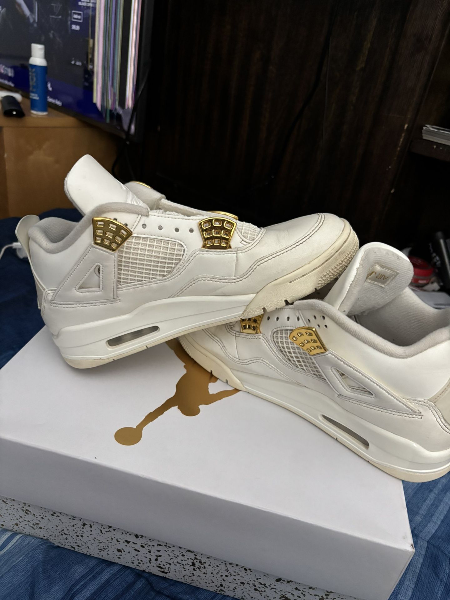 Jordan 4 metallic gold size 8 in men’s and in women’s 9/5