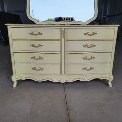 Beautiful Solid Wood French Provincial 6 Drawer Dresser With Mirror 