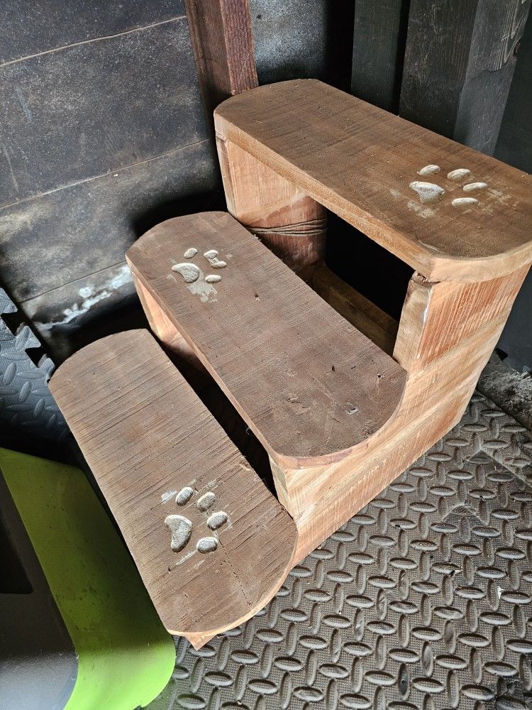 Wooden steps For Pet climb up to your bed