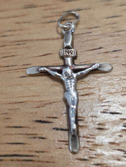 18kt gold cross italy pendant