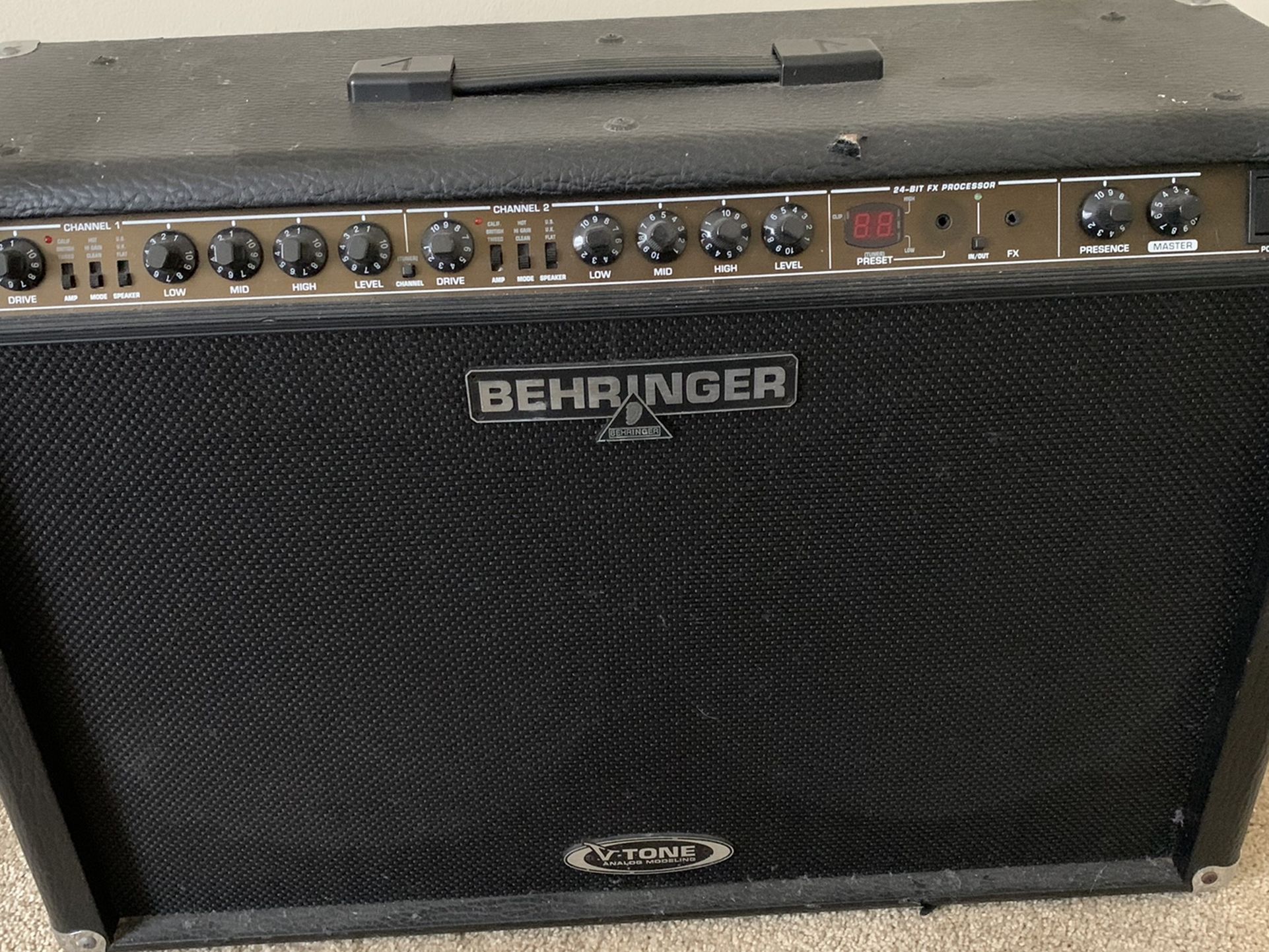 Behringer Dual Channel Multi-effects Amp With Foot switch