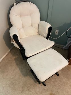 Glider nursery chair