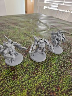40k Tau Crisis Core Suits, assembled/primed