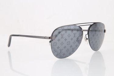 Louis Vuitton Clockwise Sunglasses. for Sale in Washington, DC - OfferUp