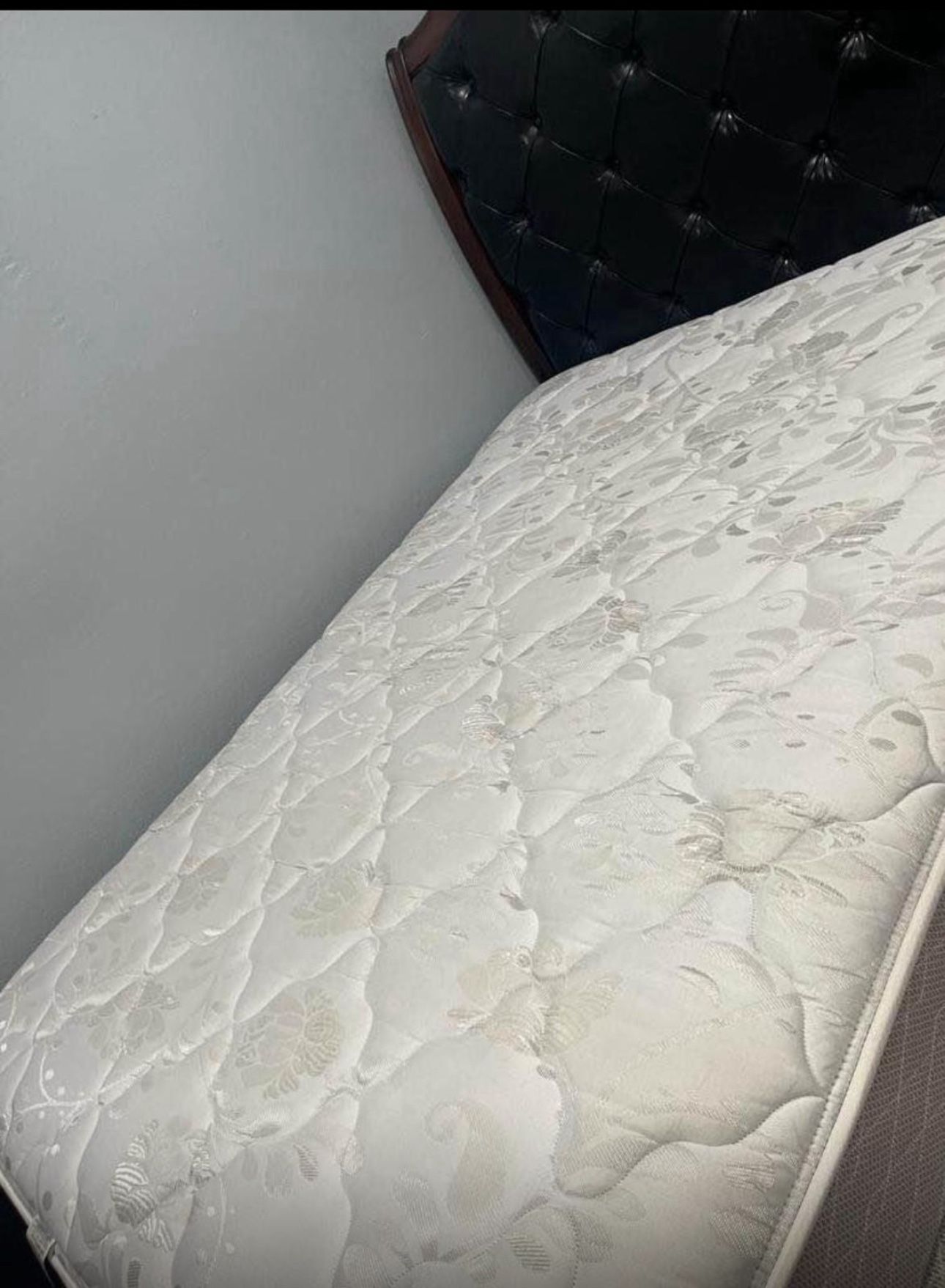 Queen size bedroom set