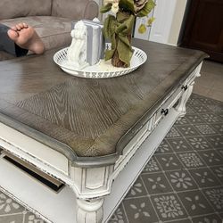Absolutely Beautiful Coffee Table 