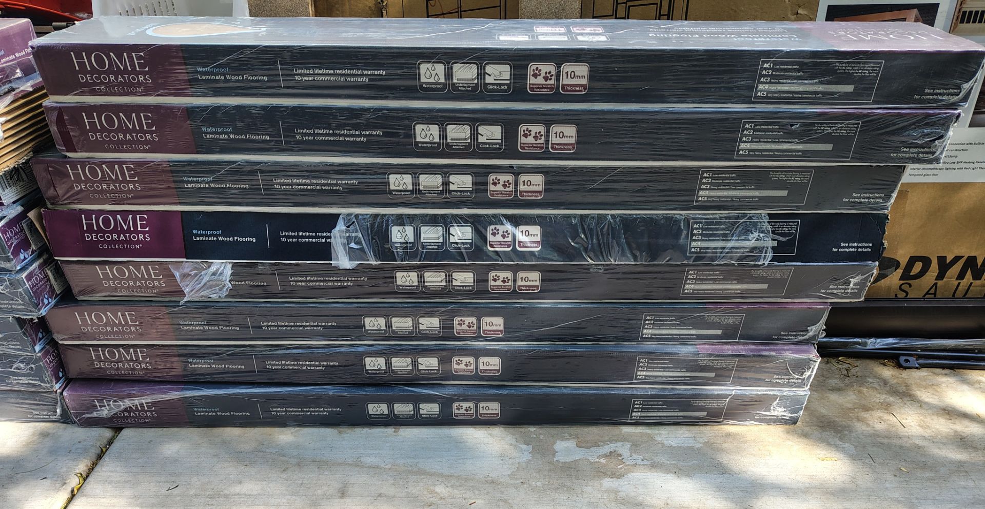 Laminae Color New. Waterproof Laminate Flooring / 16 boxes available/ (Color Brown ...