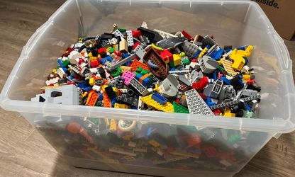 Big tote of Legos (no figures)