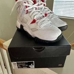 Jordan Jumpman Trey Two Youth Kids, Size 4