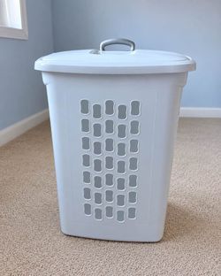 Sterilite Ultra Wheeled Laundry Hamper with Lid - Clean & Good Condition