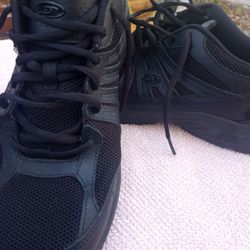 Nice Solid Black ASICS men's Size 12 Shoes, Great Condition 