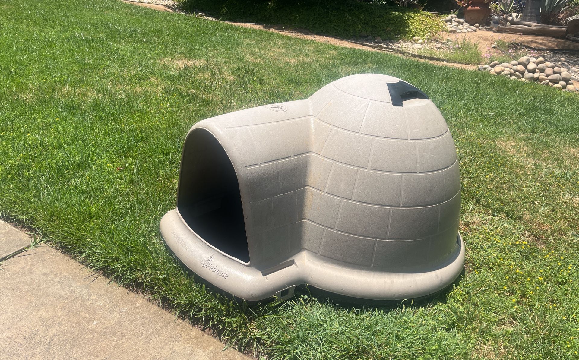 DOG HOUSE Low Price Like New