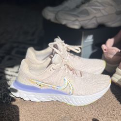 Nike React Flyknit Soft Pink 