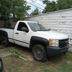2008  Chevy  Pick Ttuck 