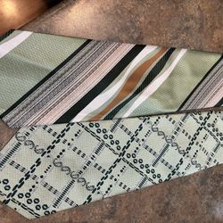 Golden Clasp. Men’s Vintage Ties. Business.