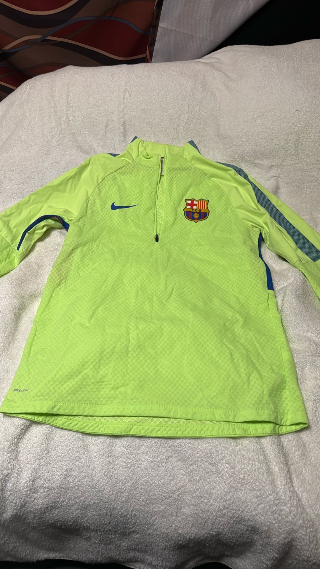 Nike Barcelona Shield Windbreaker Medium