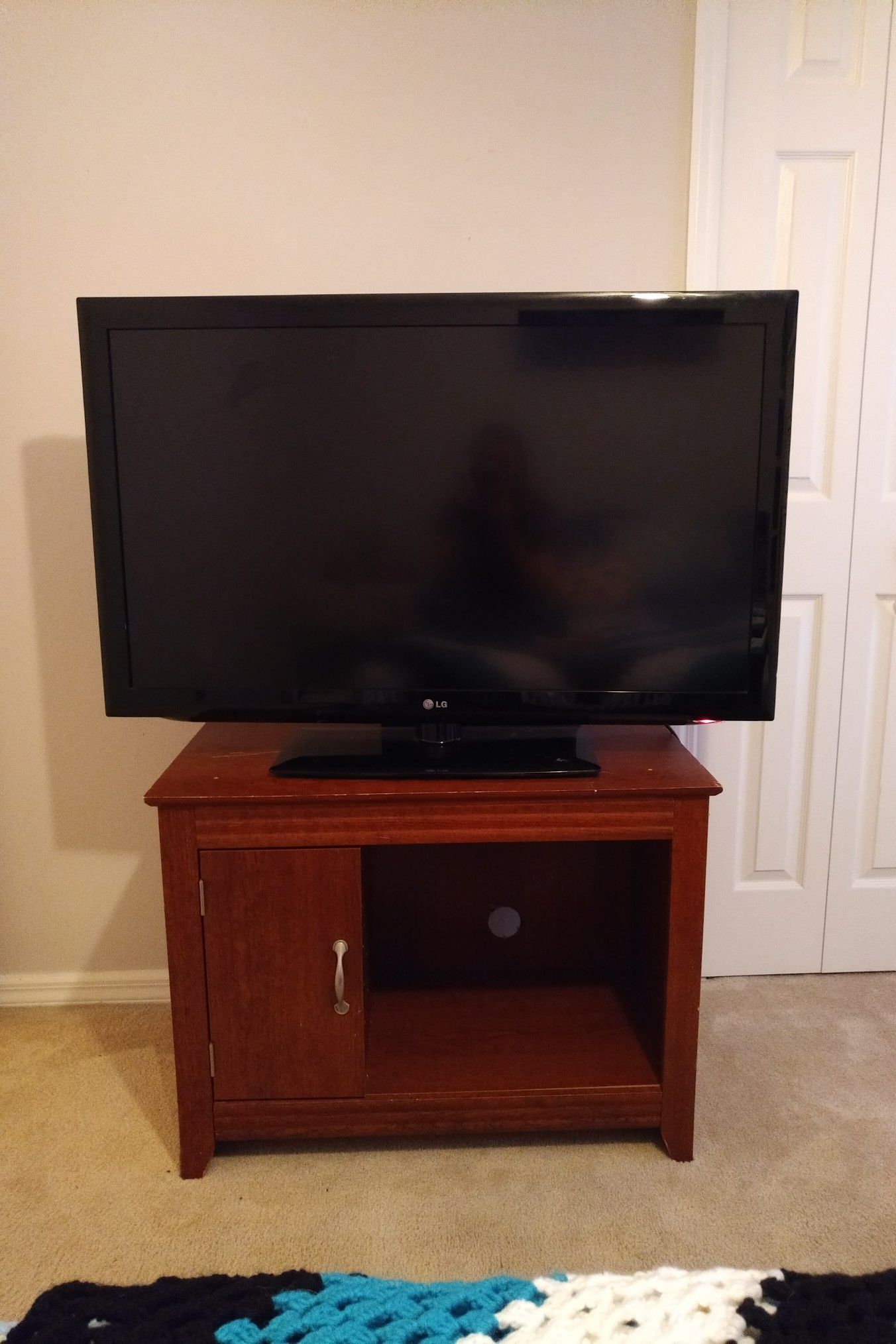 LG - 42LD450 Flat Screen Television