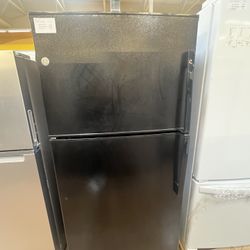 GE 21.1 cu ft, 32.875” W, Top-Freezer Refrigerator, Energy Star