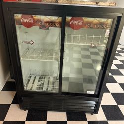 TRUE 2-Door Sliding Glass Merchandiser