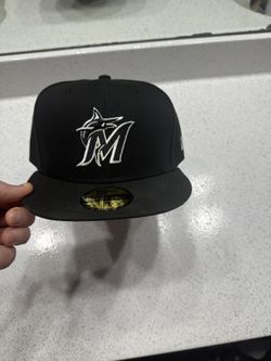 Marlins Size  8 NEW