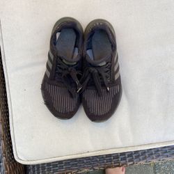 Black Adidas shoes size 5 1/2