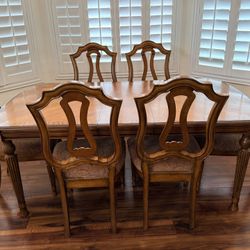 Dining Table & Chairs 