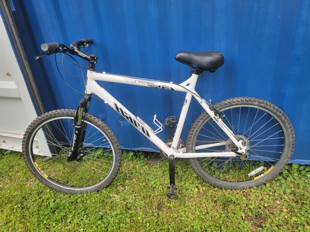 Haro V2 Mountain Bike