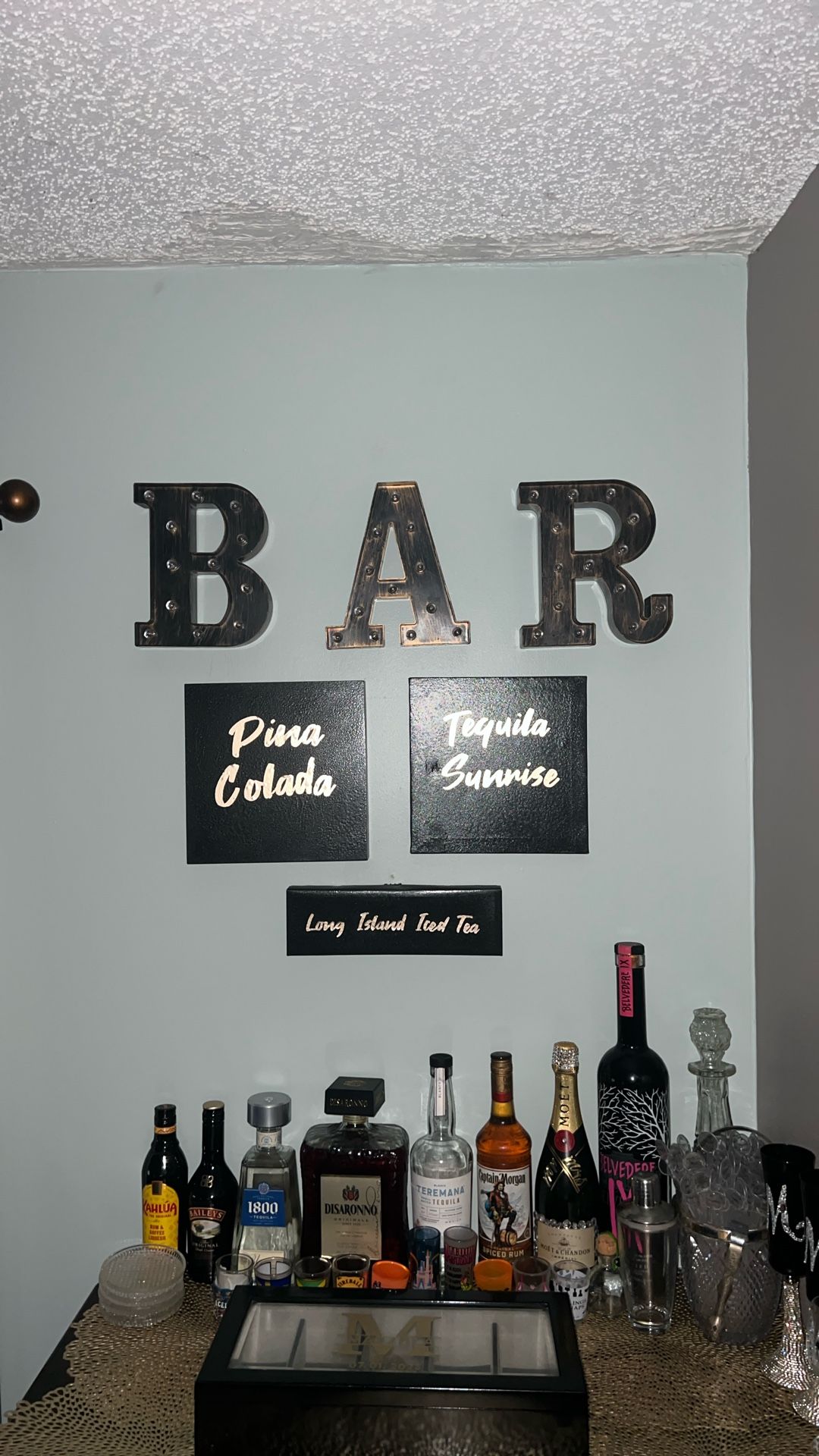 Light Up B A R Lights & 3 small drinks canvas $20